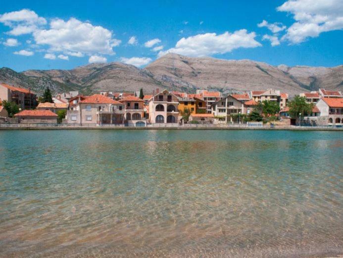 Apartment Voortex Требине Екстериор снимка